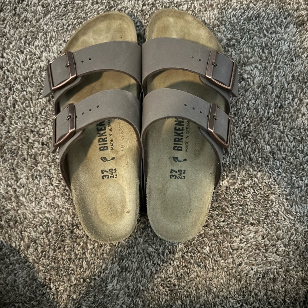 Birkenstocks only worn once, could tell in photos!